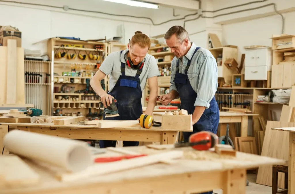Aprende en el Curso de Acabados de Madera 1 Aprende en el Curso de Acabados de Madera 1