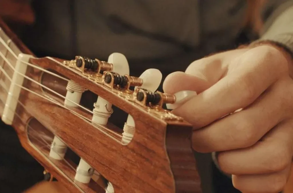 Formación Técnica en Reparación y Mantenimiento de Instrumentos Musicales 1