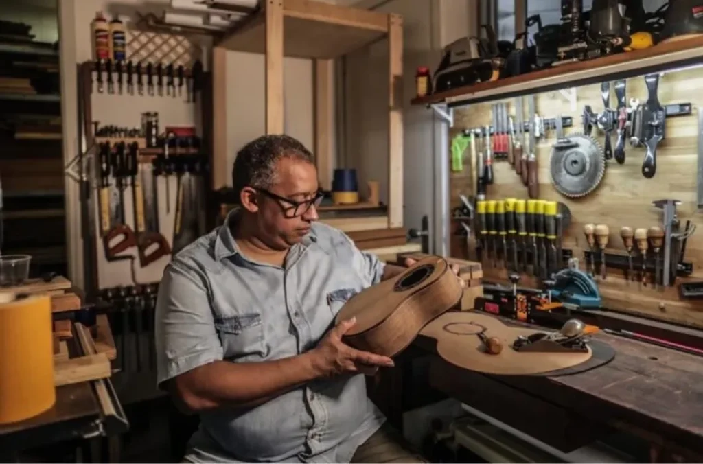 Formación Técnica en Elaboración Artesanal de Instrumentos Musicales 3