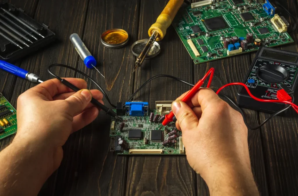 Formación Técnica en Mantenimiento y Ensamble de Equipos Electrónicos 6